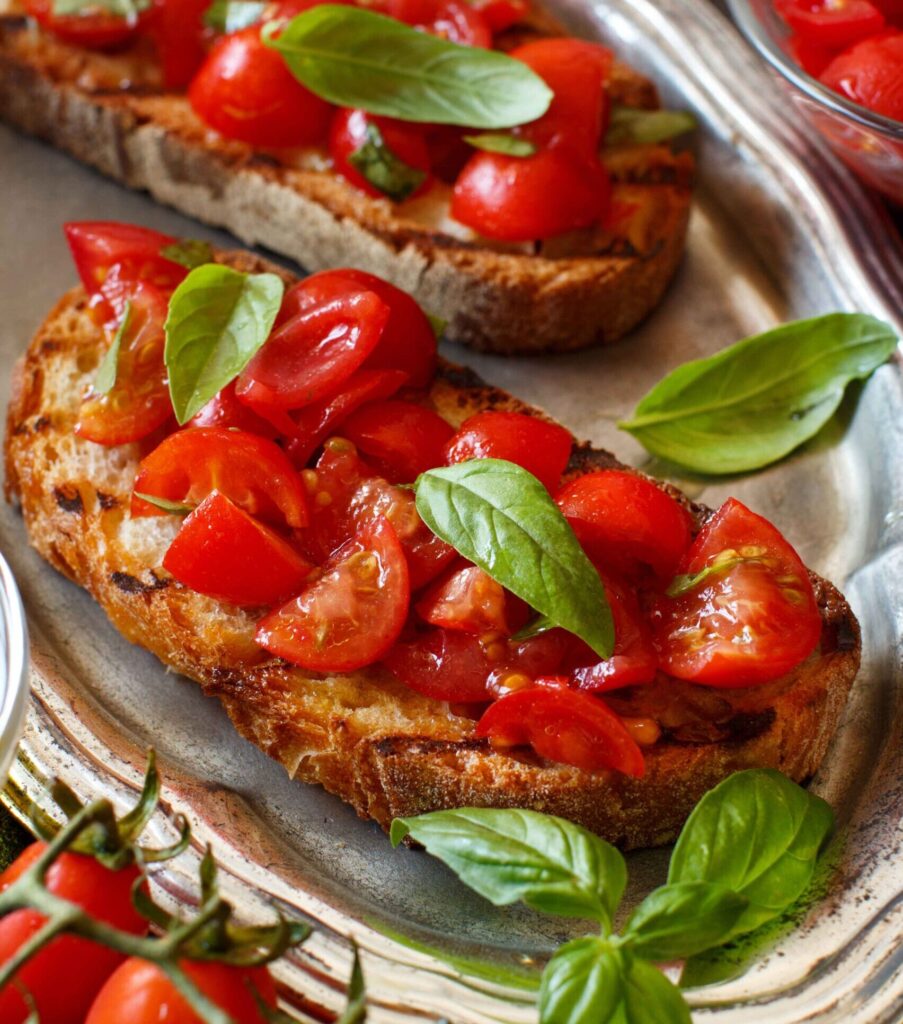 Klassische Bruschetta - italienische Vorspeise Rezept - Amoliano